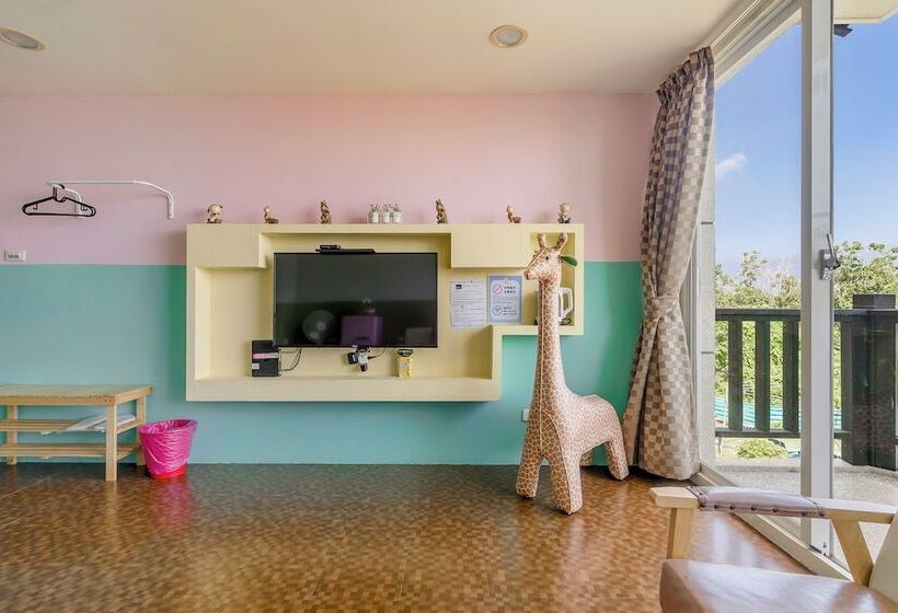 اتاق لوکس با بالکن و چشم‌انداز دریا, Happiness Ocean View B&b