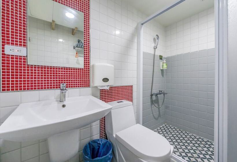 اتاق لوکس با بالکن و چشم‌انداز دریا, Happiness Ocean View B&b