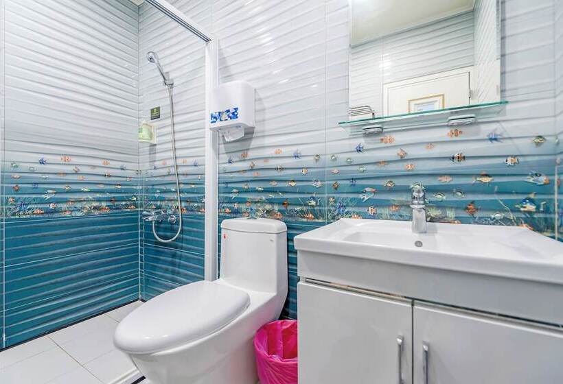 اتاق استاندارد سه تخته با بالکن, Happiness Ocean View B&b