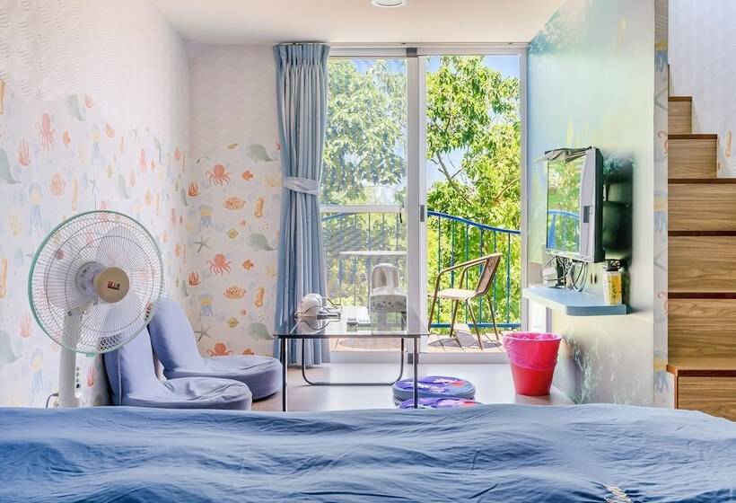 اتاق استاندارد سه تخته با بالکن, Happiness Ocean View B&b