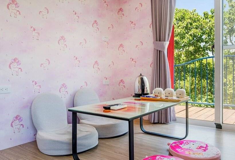 اتاق استاندارد سه تخته با بالکن, Happiness Ocean View B&b