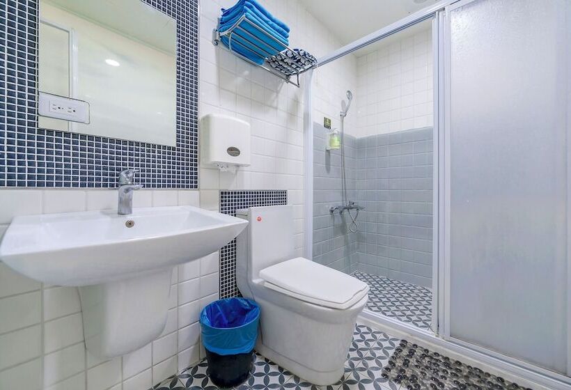 اتاق استاندارد چهارنفره با بالکن, Happiness Ocean View B&b