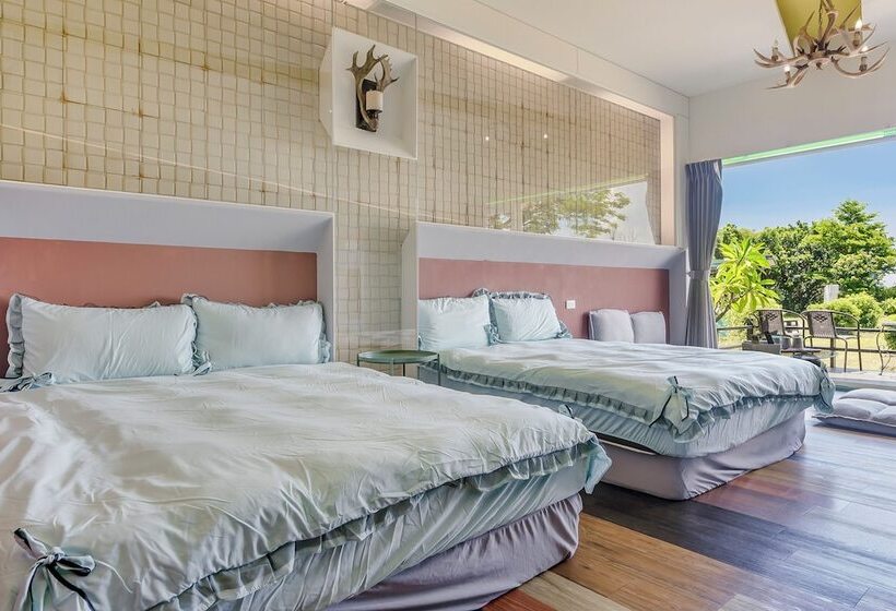 اتاق استاندارد چهارنفره با بالکن, Happiness Ocean View B&b