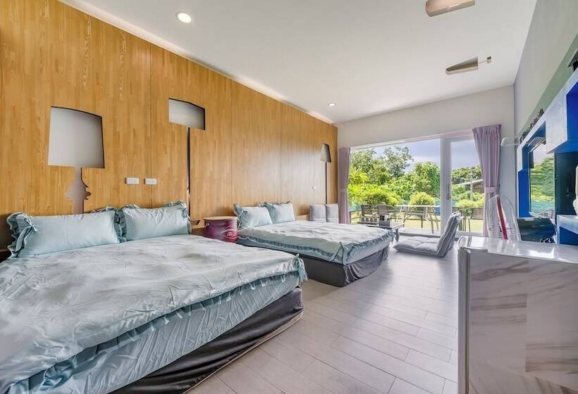 اتاق استاندارد چهارنفره با بالکن, Happiness Ocean View B&b