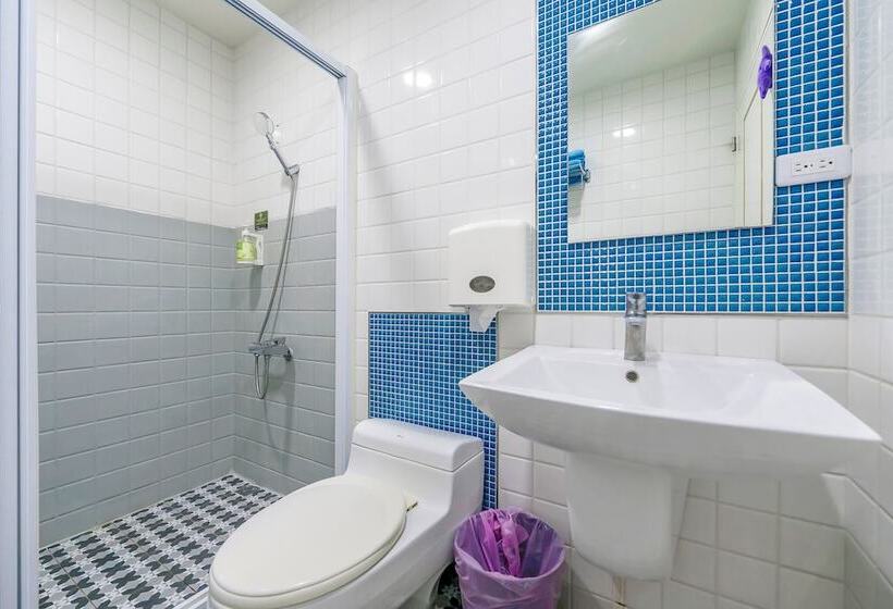 اتاق استاندارد چهارنفره با بالکن, Happiness Ocean View B&b