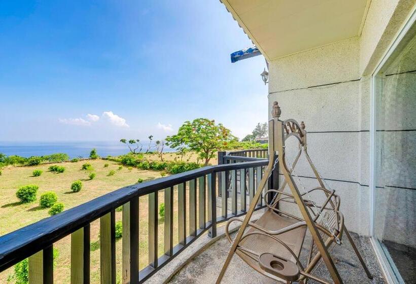 اتاق لوکس با بالکن و چشم‌انداز دریا, Happiness Ocean View B&b