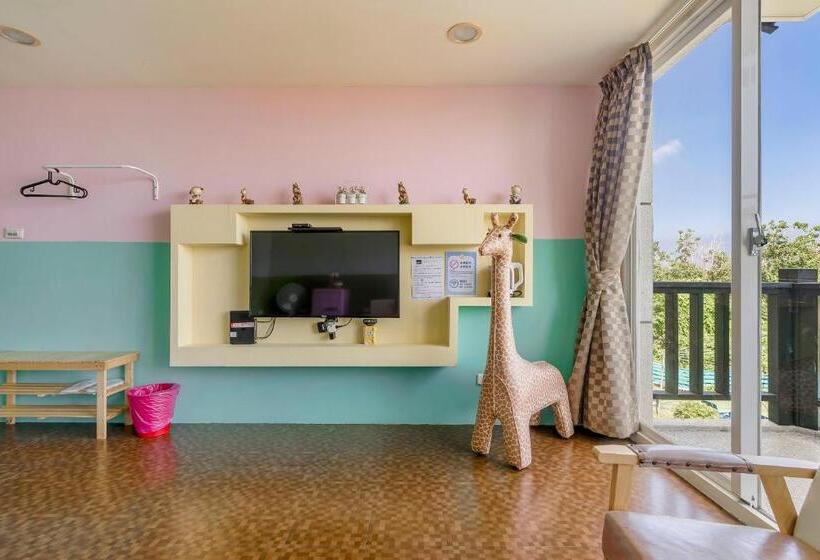 اتاق لوکس با بالکن و چشم‌انداز دریا, Happiness Ocean View B&b