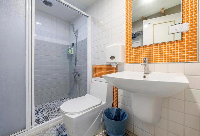 اتاق لوکس با بالکن و چشم‌انداز دریا, Happiness Ocean View B&b