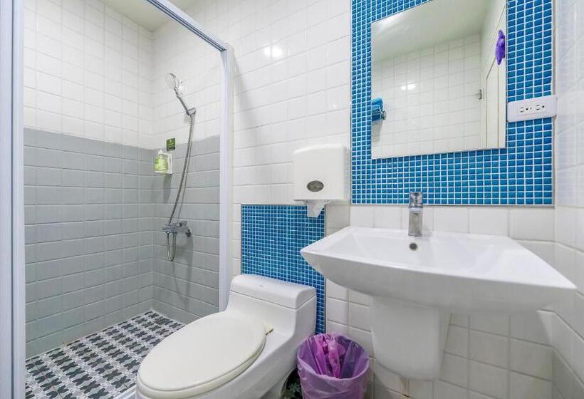 اتاق استاندارد چهارنفره با بالکن, Happiness Ocean View B&b