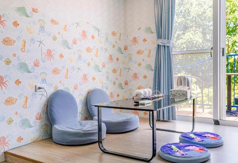 اتاق استاندارد سه تخته با بالکن, Happiness Ocean View B&b