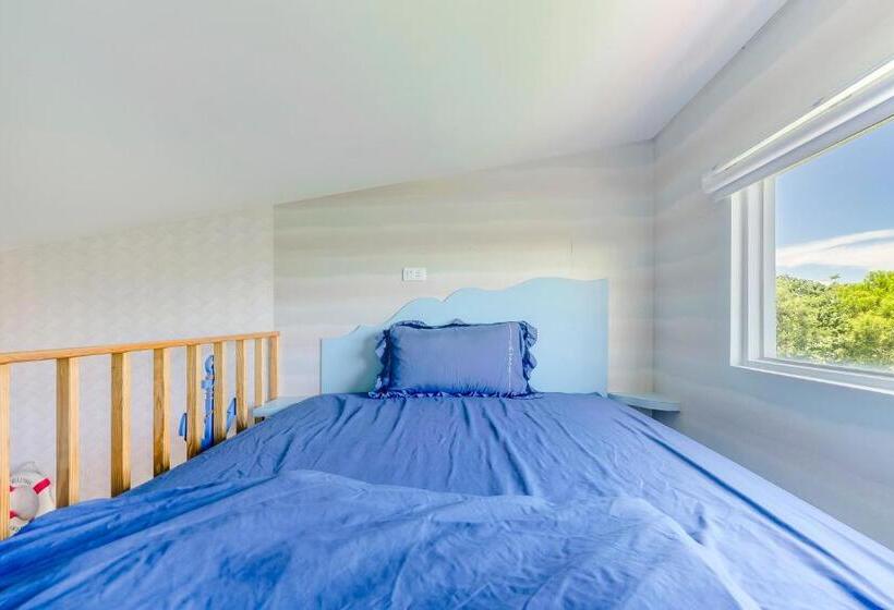 اتاق استاندارد سه تخته با بالکن, Happiness Ocean View B&b