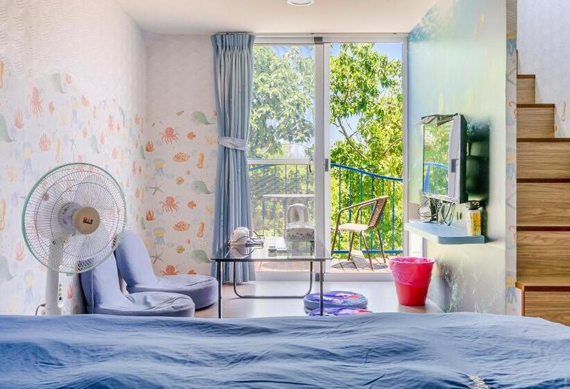 اتاق استاندارد سه تخته با بالکن, Happiness Ocean View B&b