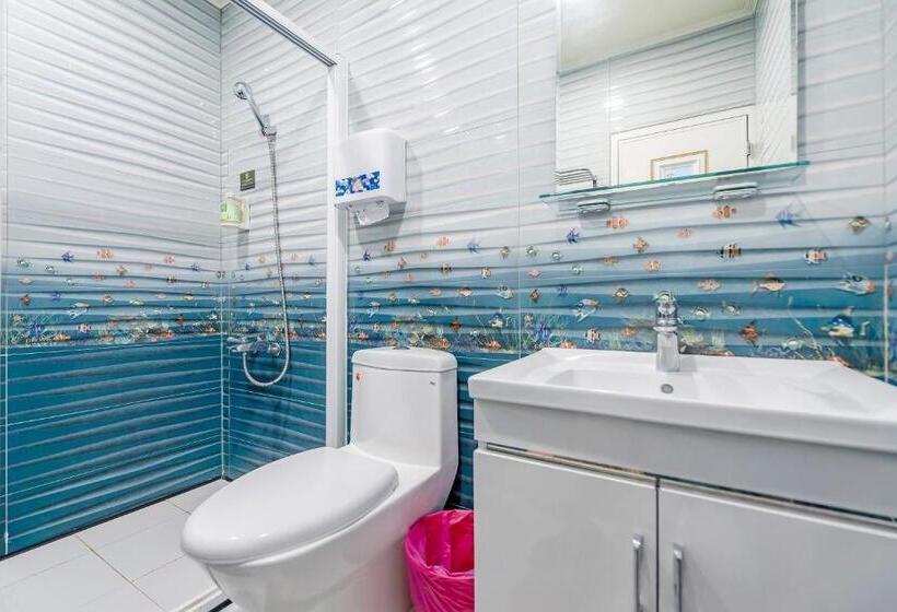 اتاق استاندارد سه تخته با بالکن, Happiness Ocean View B&b