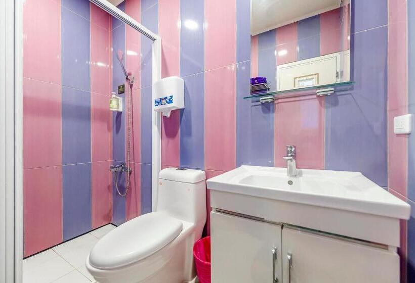 اتاق استاندارد سه تخته با بالکن, Happiness Ocean View B&b