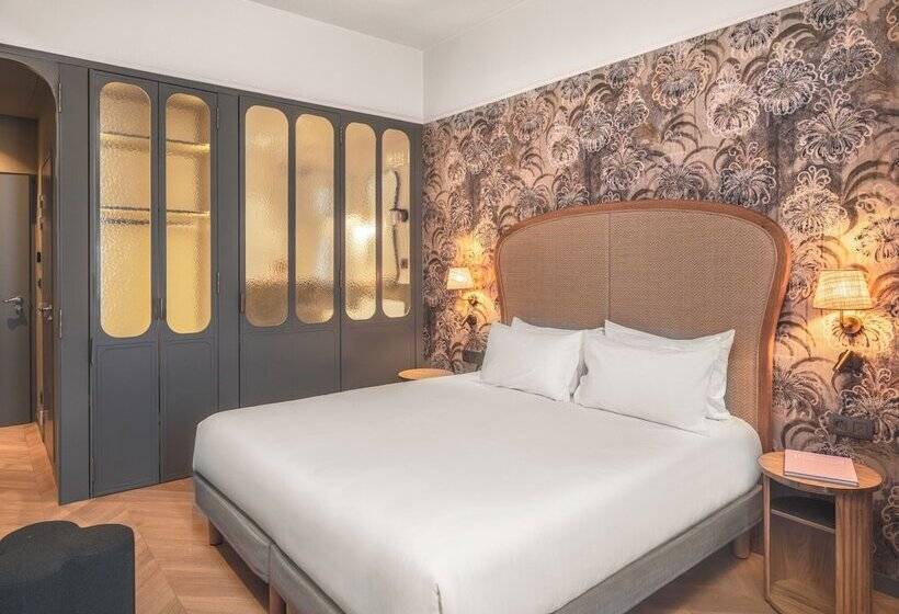 デラックスルーム, Miss Fuller