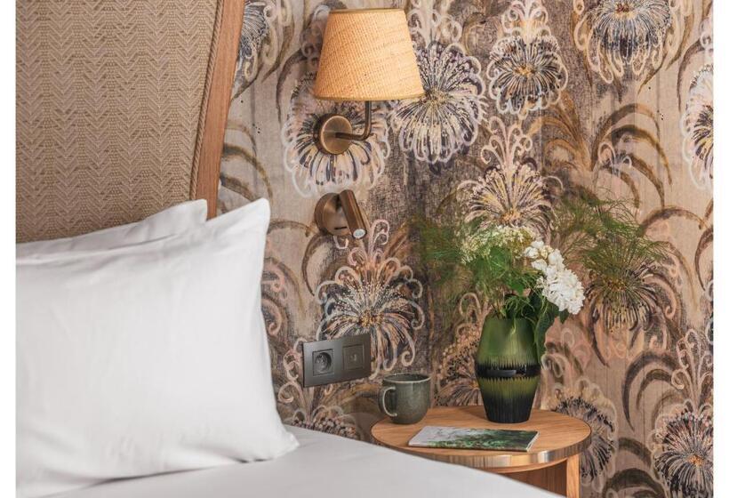 スタンダードシングルルーム, Miss Fuller