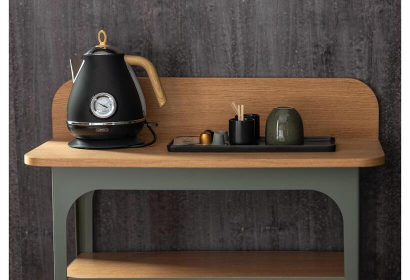 スタンダードシングルルーム, Miss Fuller