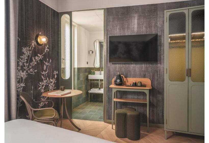 スーペリアールーム, Miss Fuller