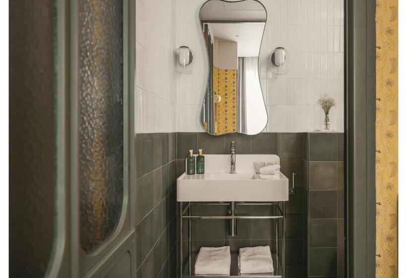 スーペリアールーム, Miss Fuller