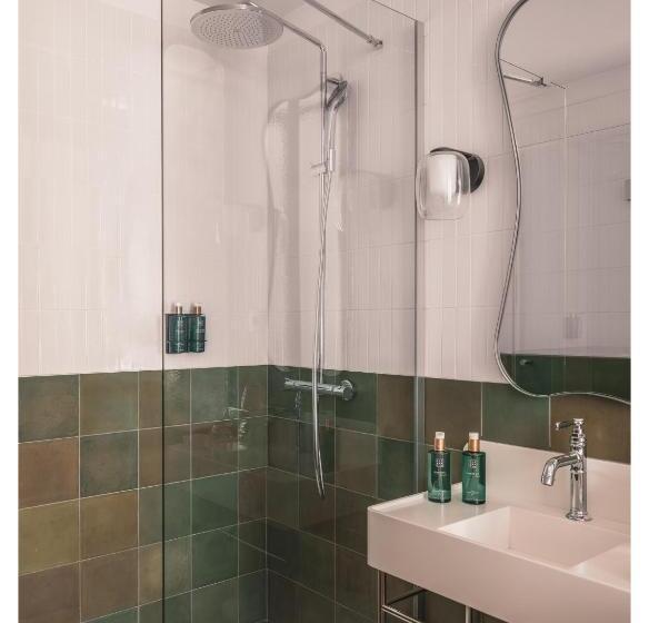 スーペリアールーム, Miss Fuller