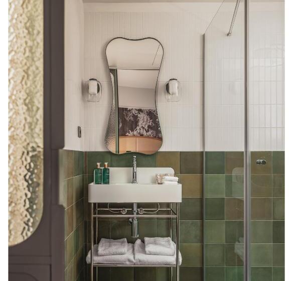 デラックスルーム, Miss Fuller