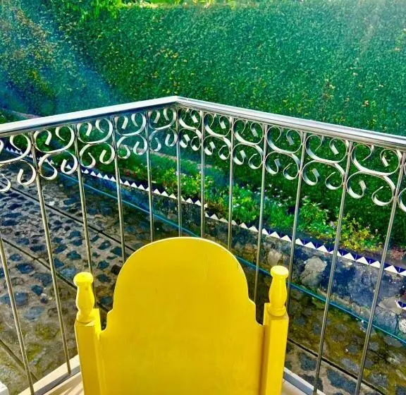 スイート, Pedregal