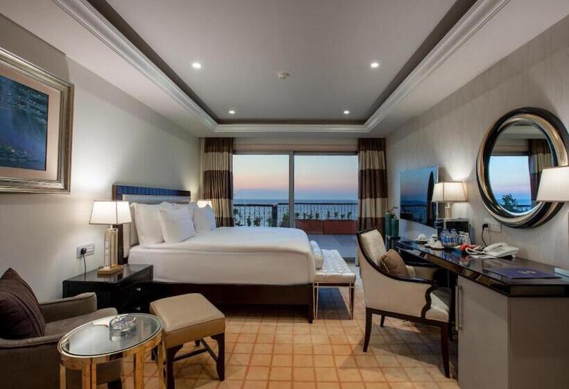 جناح جونيور, Liman Hotel & Casino By Merit