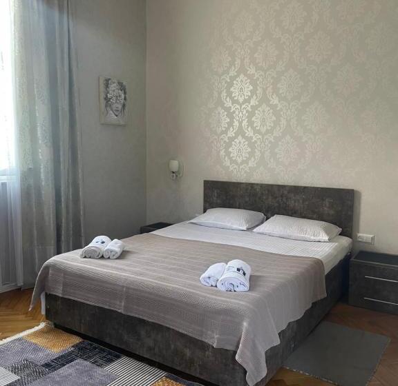 اتاق استاندارد با سرویس بهداشتی مشترک, Nits Guest House