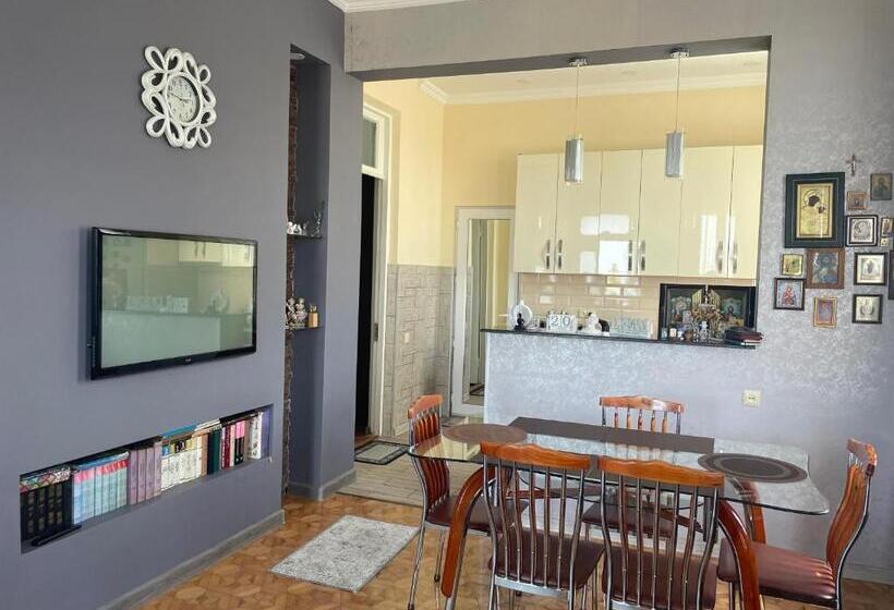 اتاق استاندارد با سرویس بهداشتی مشترک, Nits Guest House