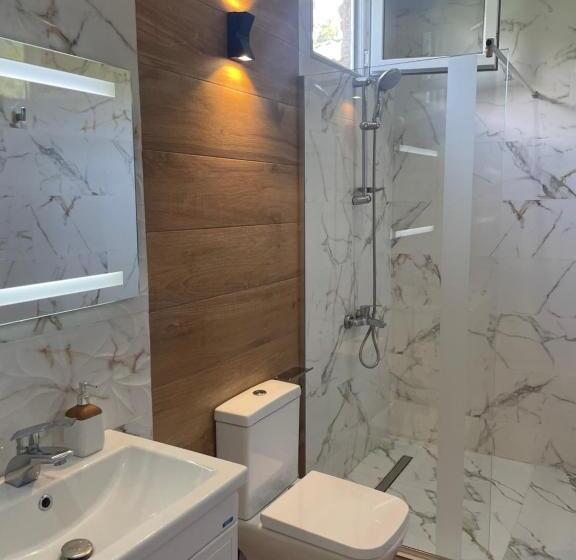 اتاق استاندارد سه نفره, Nits Guest House