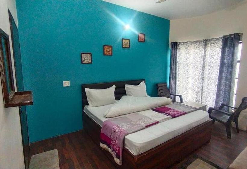 غرفة قياسية مطلّة علي البحيرة, Sarovar Inn