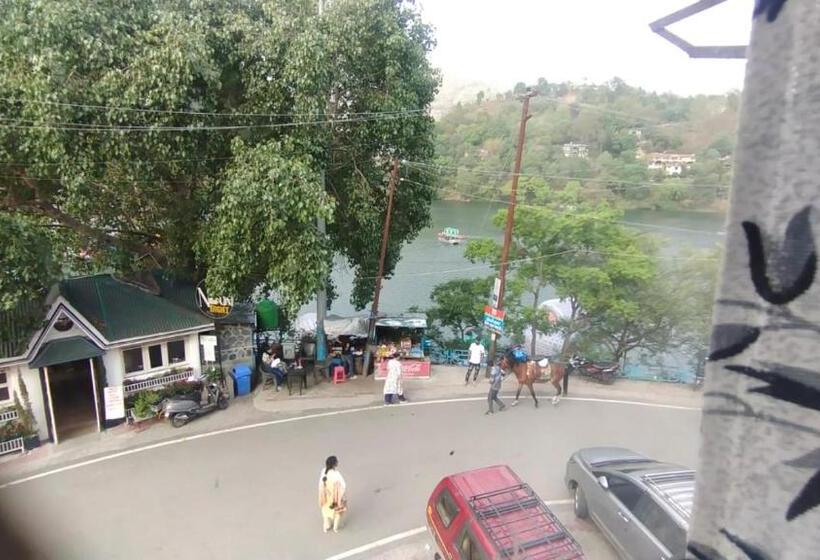 غرفة قياسية مطلّة علي البحيرة, Sarovar Inn