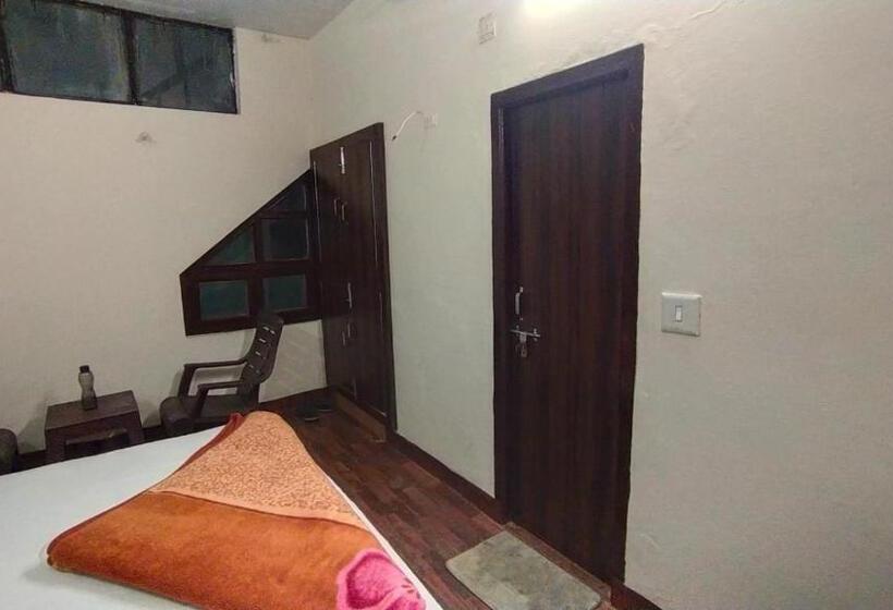 غرفة قياسية مطلّة علي الحديقة, Sarovar Inn