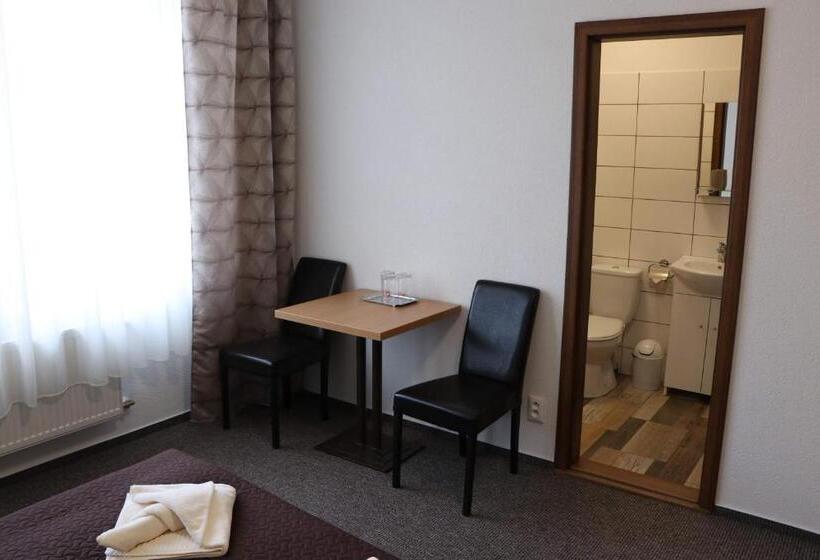 Номер Стандарт Трехместный, Penzion B5