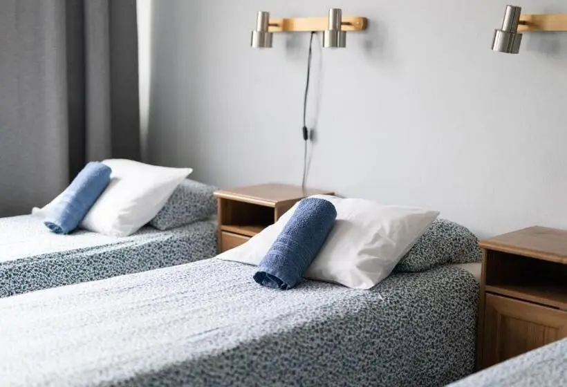 Standard Neljän Hengen Huone Jaettu Kylpyhuone, Bed&breakfast Tuure