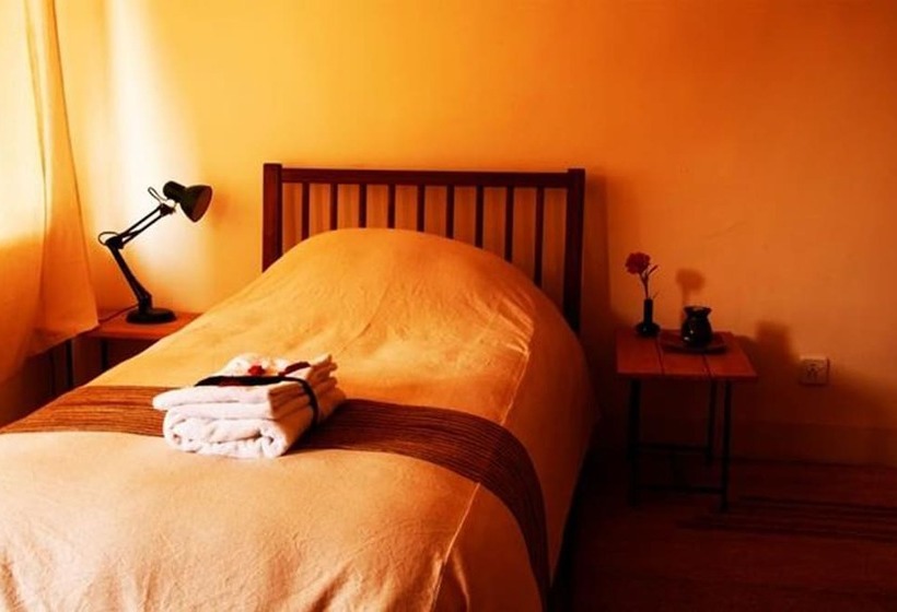 اتاق لوکس, Traditional Homes Swotha