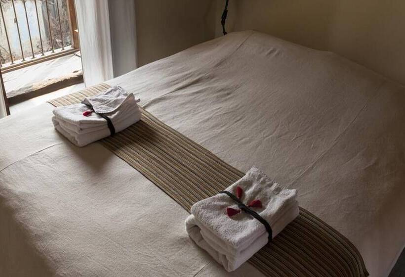 اتاق لوکس, Traditional Homes Swotha