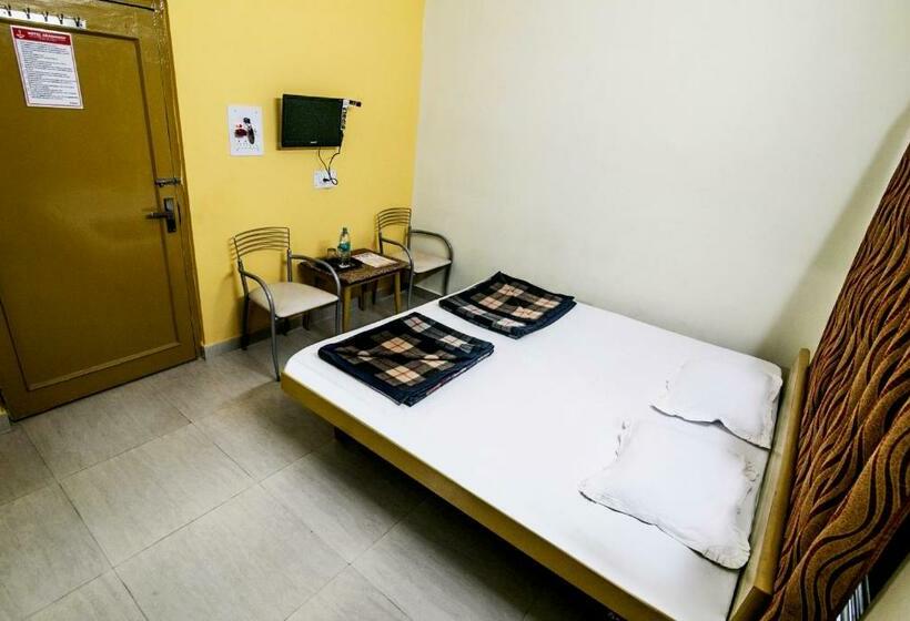 חדר סטנדרט ללא AC, Akashdeep