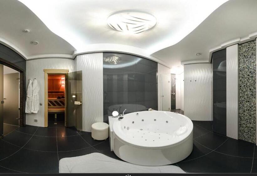 اتاق لوکس, Arena