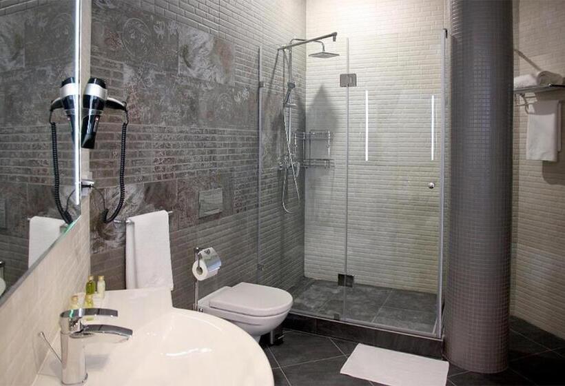 اتاق لوکس, Arena