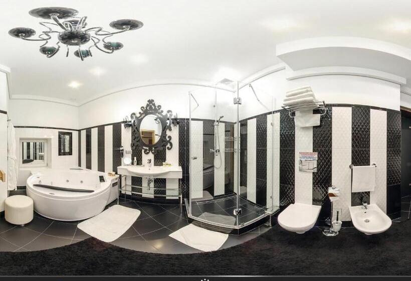 اتاق لوکس, Arena