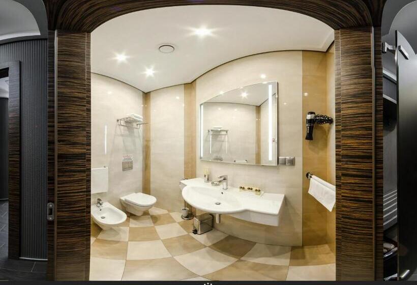 اتاق استاندارد, Arena