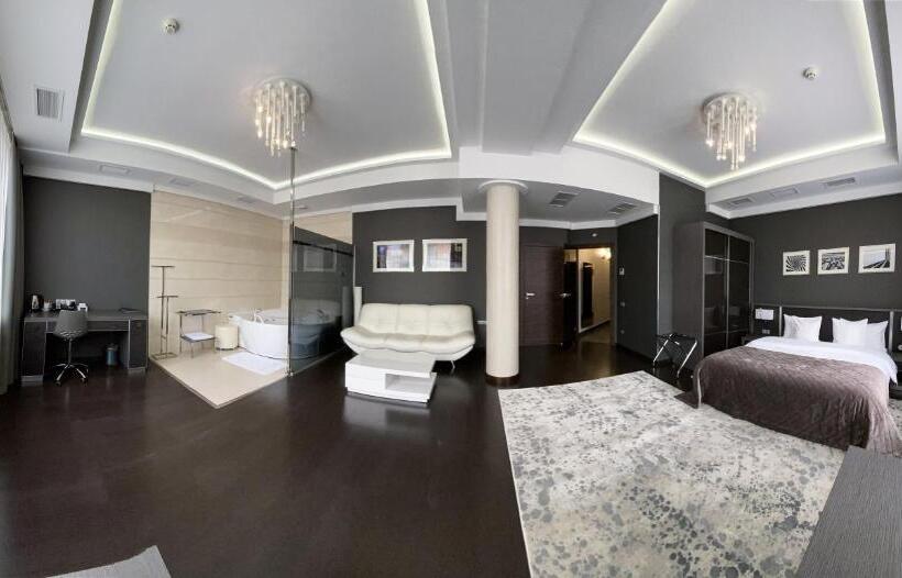 اتاق لوکس, Arena