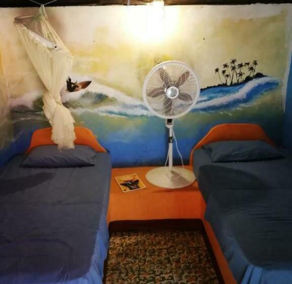 اتاق استاندارد با سرویس بهداشتی مشترک, El Delfin