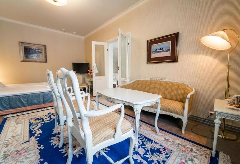 家庭套房, Karolineburg Manor House