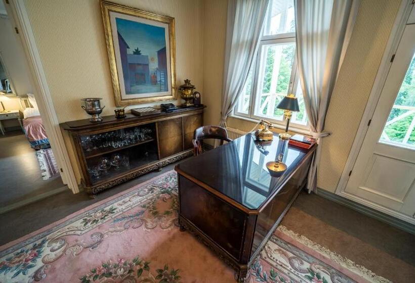 行政套房, Karolineburg Manor House