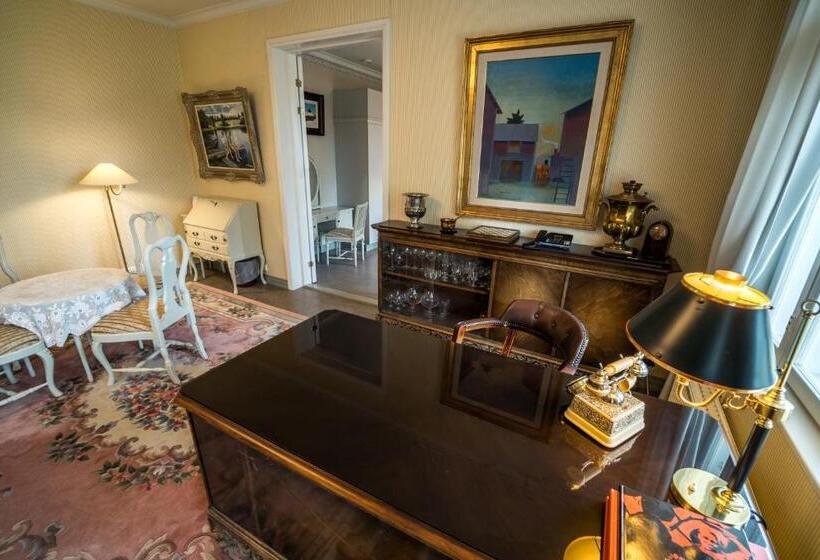 行政套房, Karolineburg Manor House