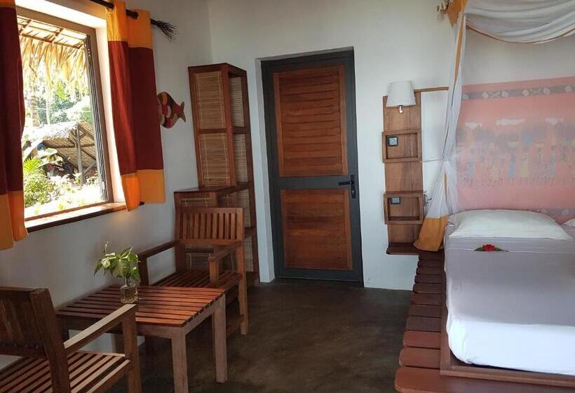 디럭스 방갈로, Libertalia