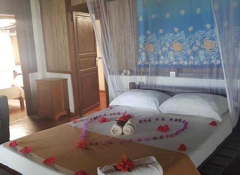 패밀리 방갈로, Libertalia