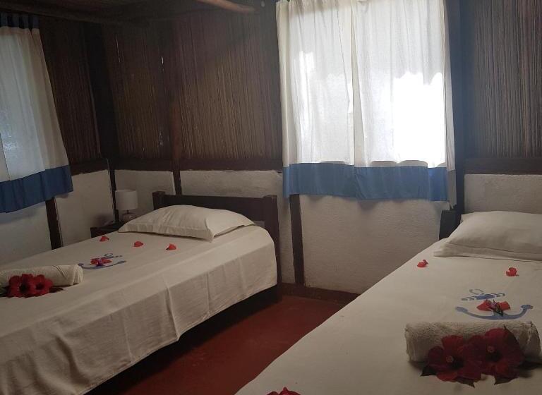 패밀리 방갈로, Libertalia